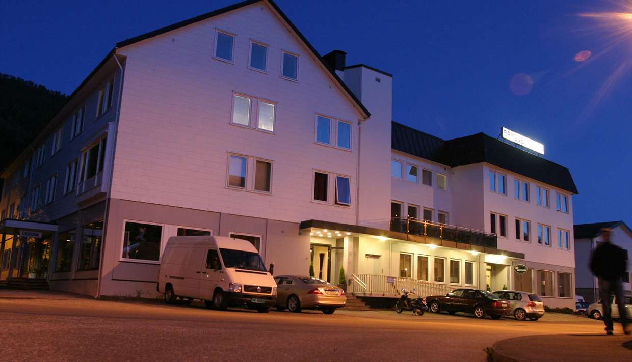 Nordfjord Hotell - Bryggen Нордфьордейд Екстериор снимка