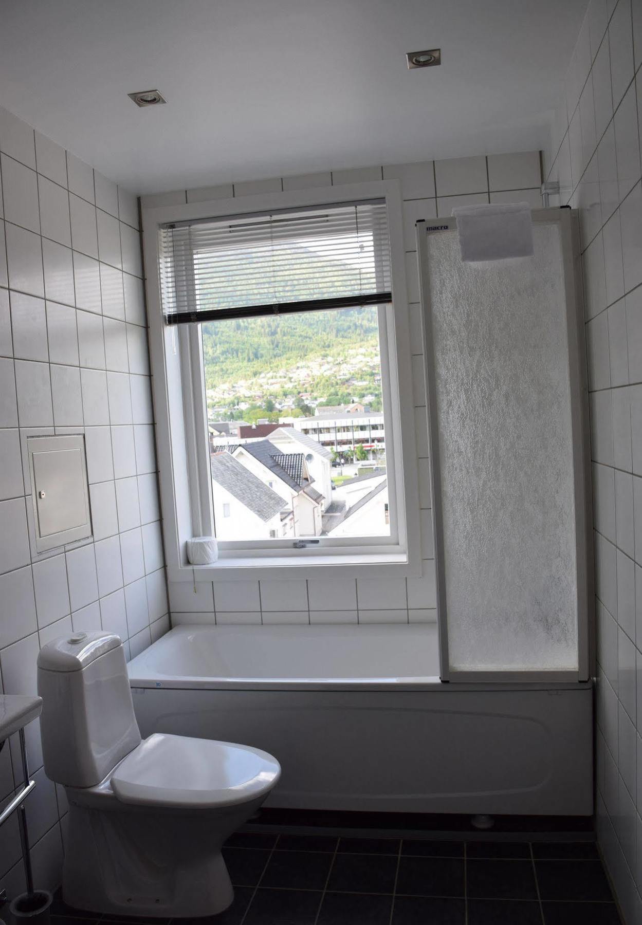 Nordfjord Hotell - Bryggen Нордфьордейд Екстериор снимка